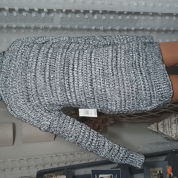 Volcom sweater - Picture 3 of 5